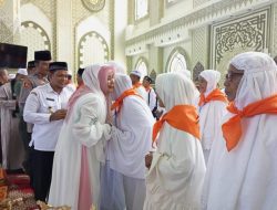 Dr Nurdin, Lepas Keberangkatan 40 Calon Jama’ah Haji Aceh Jaya