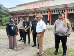 Tinjau Sejumlah TPS, Pj. Bupati Aceh Jaya Bersama Istri Gunakan Hak Pilihnya Di TPS Kunjungannya